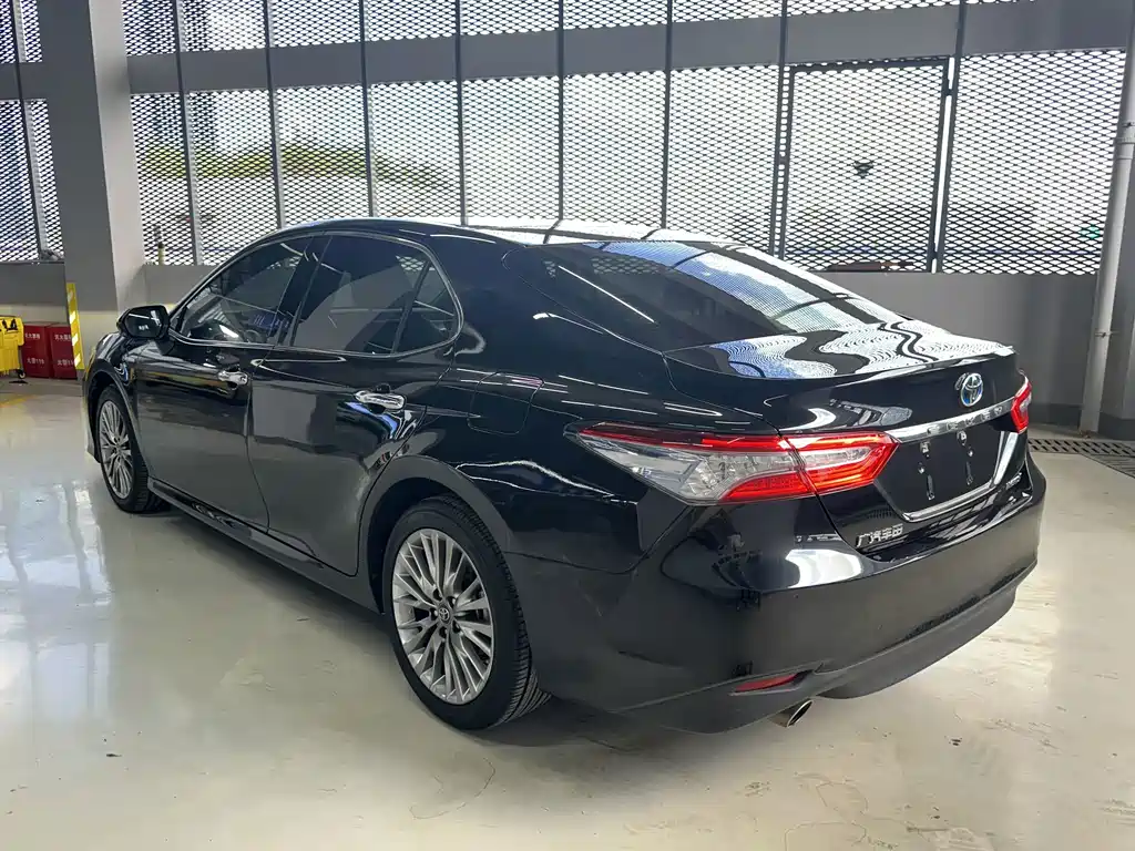 Toyota Camry — миниатюра 6