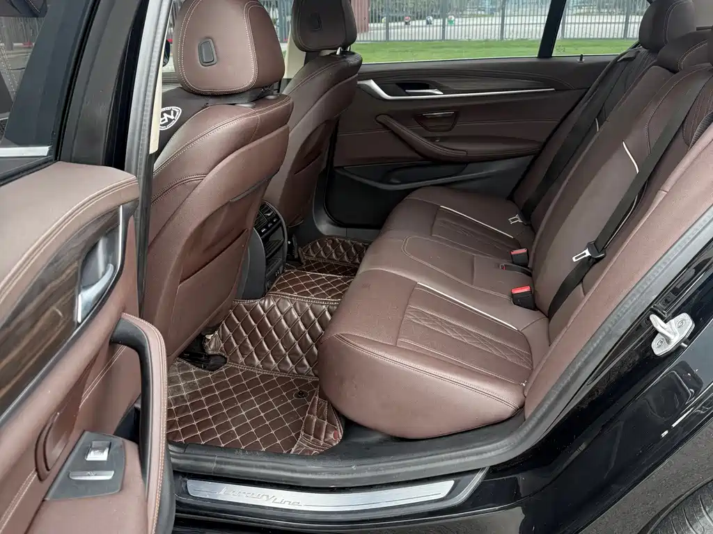 BMW 5 Series — миниатюра 4
