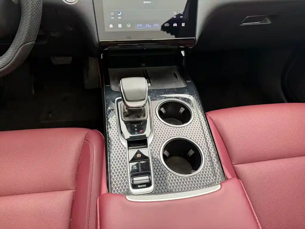 Hongqi Hongqi HS3 PHEV — миниатюра 9