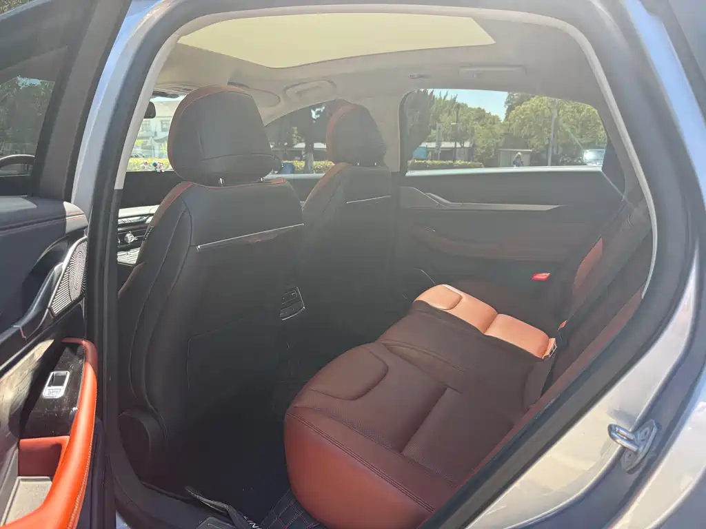 Lincoln Z 2022 i