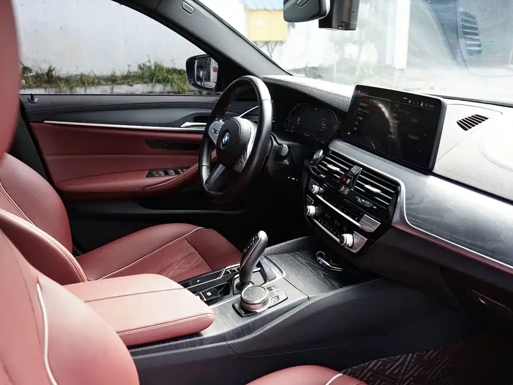 BMW 5 Series — миниатюра 7