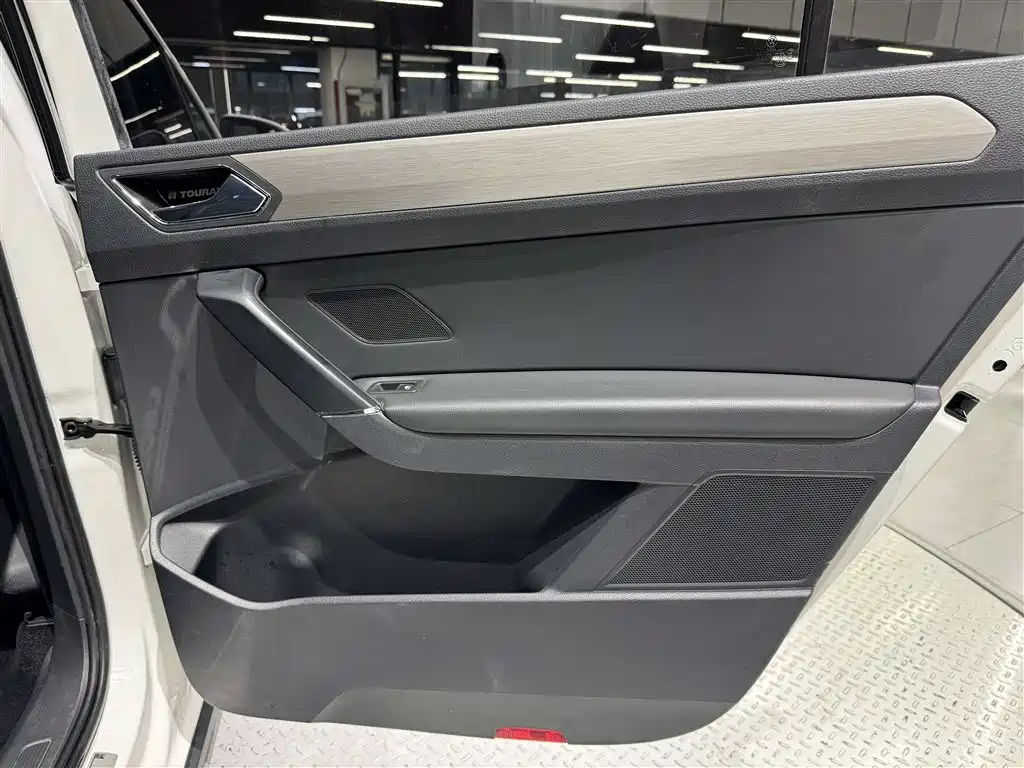 Volkswagen Touran — миниатюра 18