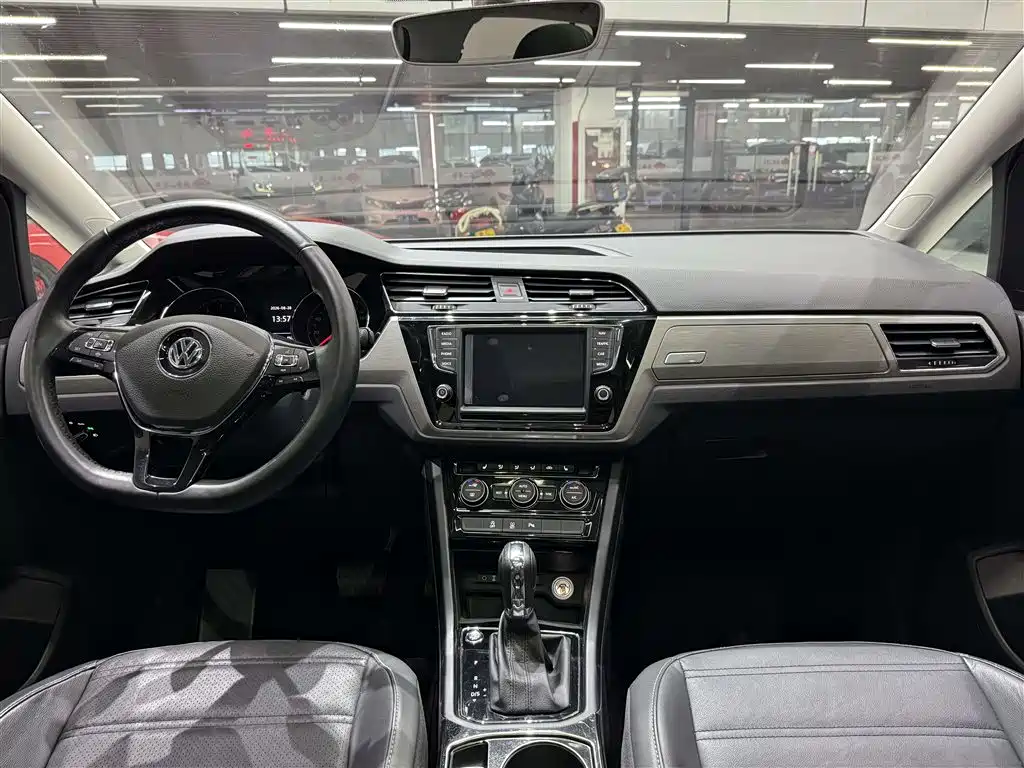 Volkswagen Touran — миниатюра 27