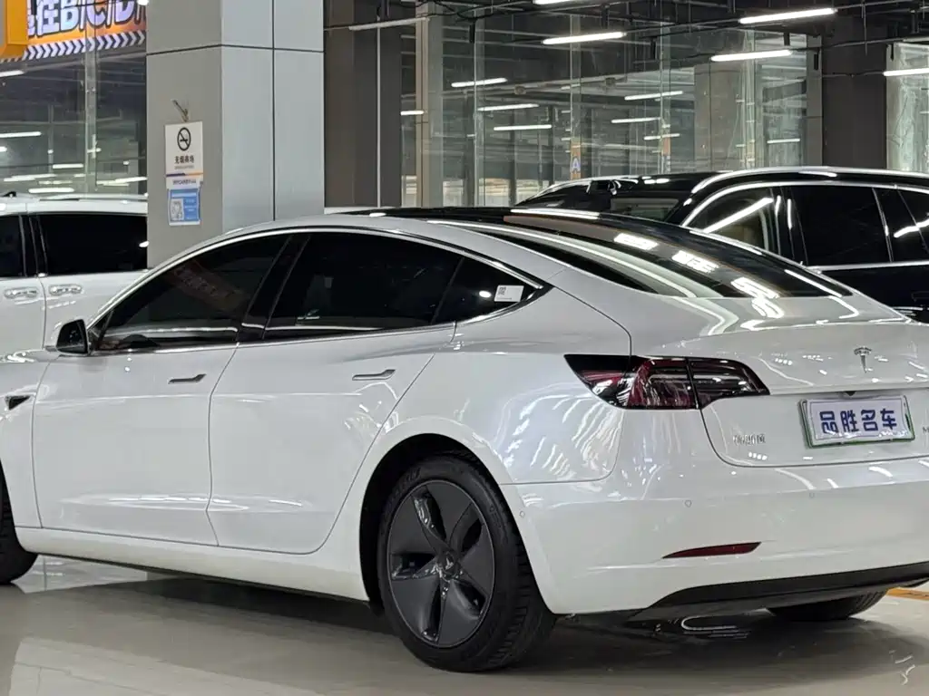 Tesla Model 3 — миниатюра 4