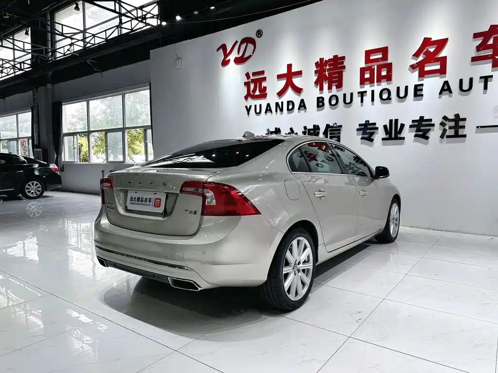 Volvo S60 PHEV — миниатюра 16