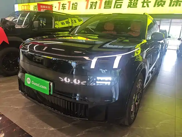 2025 Lynk & Co 900