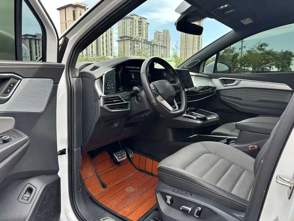 Volkswagen Viloran 2022 380TSI R-Line 6 мест