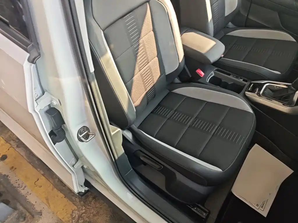 Volkswagen T-Roc — миниатюра 25