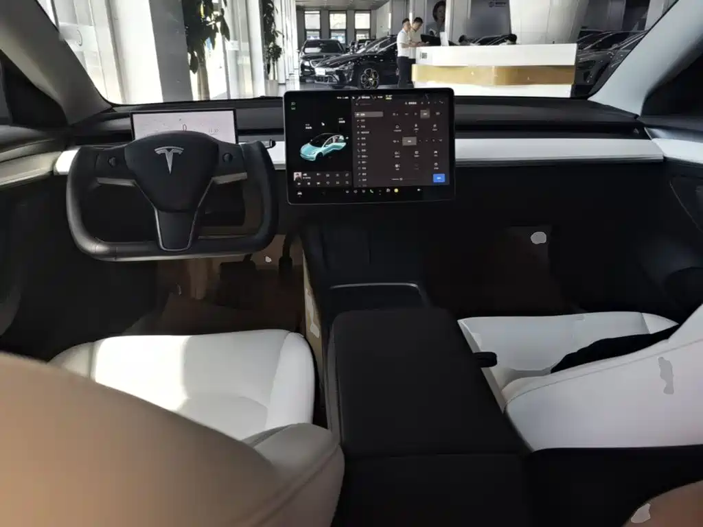 Tesla Model 3 — миниатюра 10