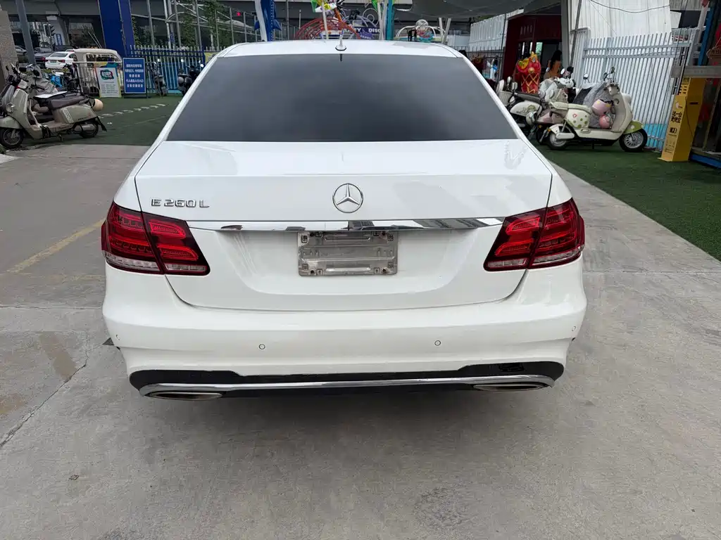 Mercedes-Benz E-Class — миниатюра 9