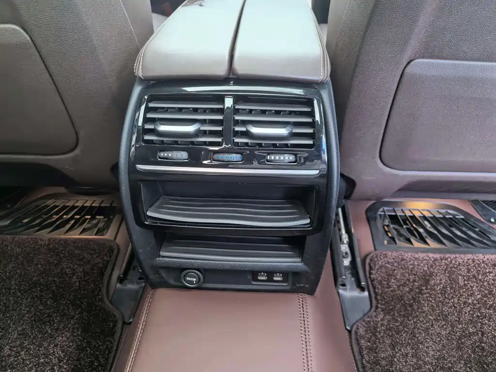 BMW 5 Series New Energy — миниатюра 13