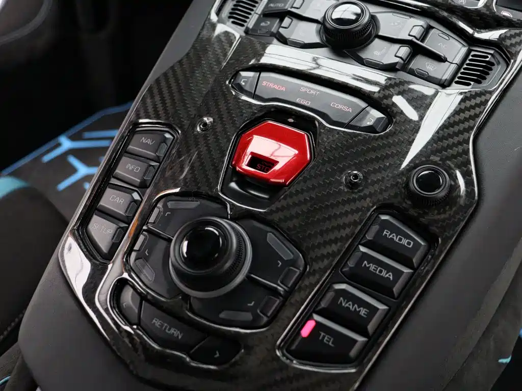 Lamborghini Aventador — миниатюра 16