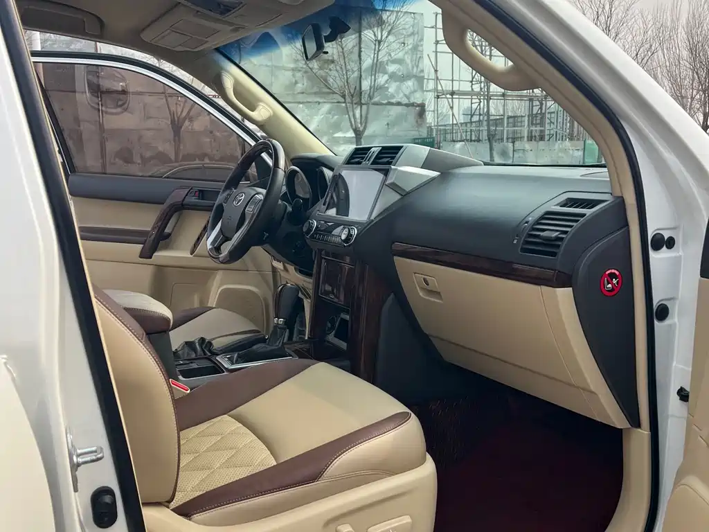 Toyota Land Cruiser Prado 2014 2.7L AT Luxury