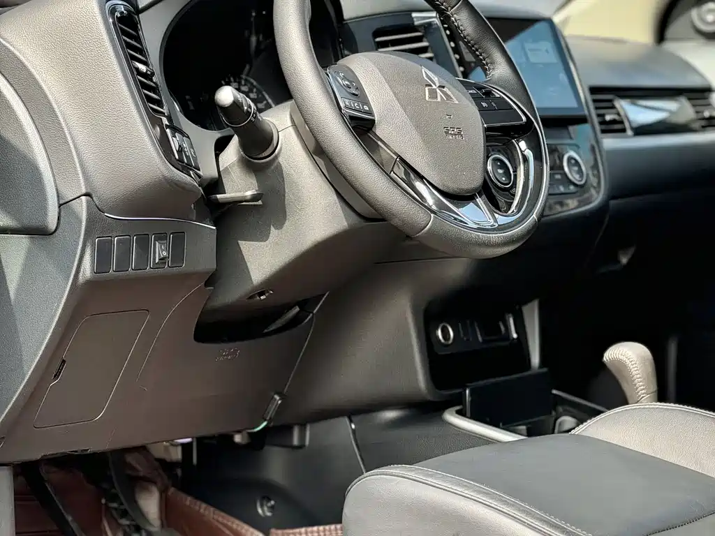Mitsubishi Outlander — миниатюра 3