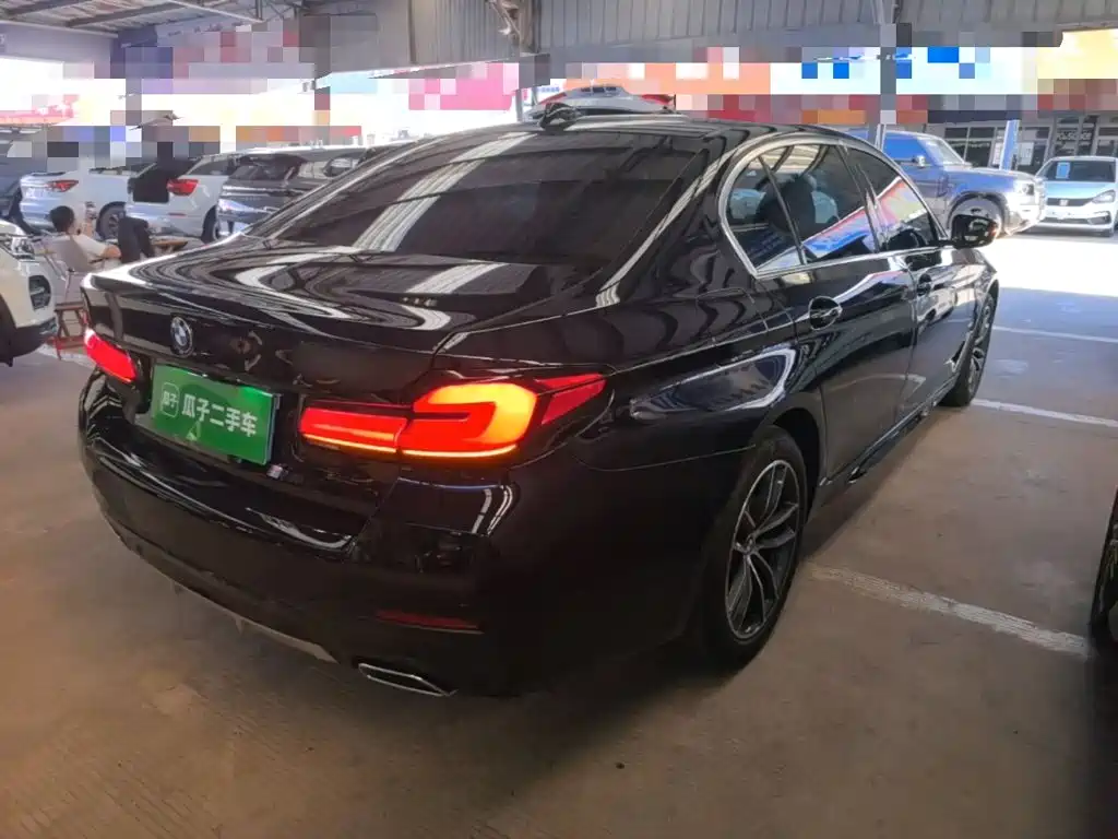 BMW 5 Series — миниатюра 7
