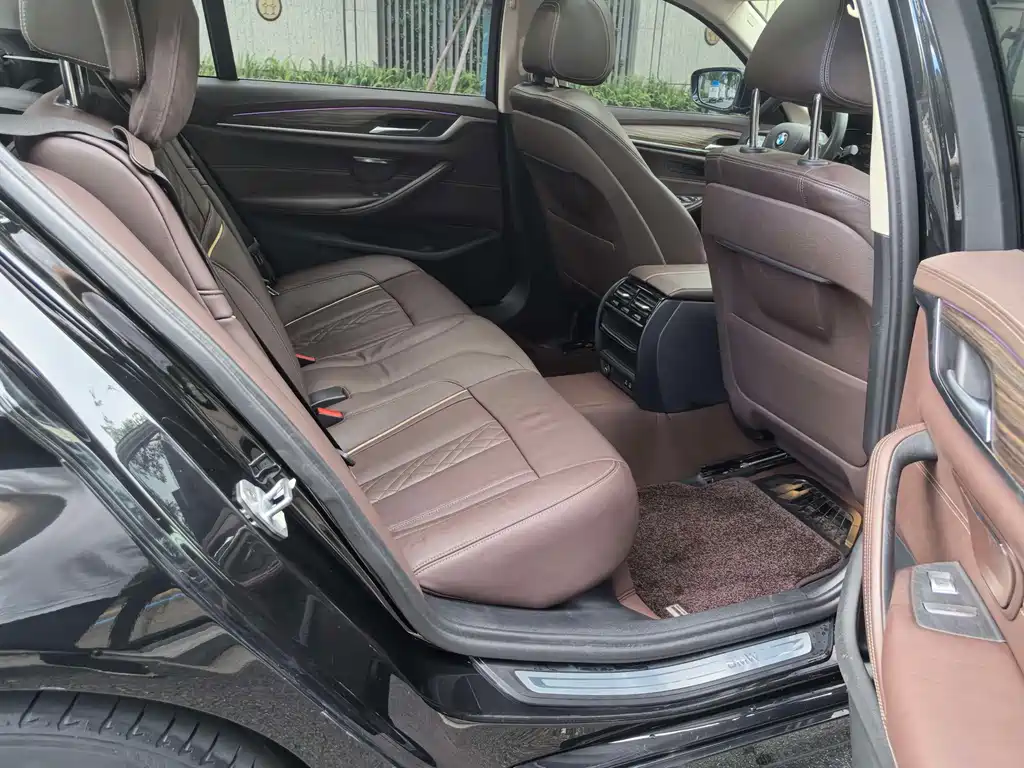 BMW 5 Series New Energy — миниатюра 11