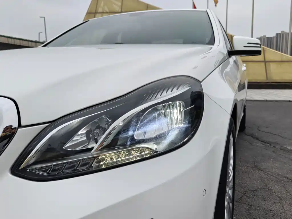 Mercedes-Benz E-Class — миниатюра 6