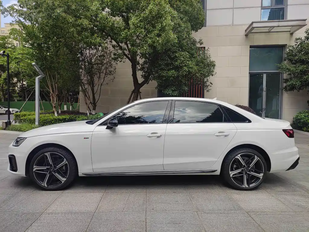 Audi A4L 2024 40 TFSI Luxury