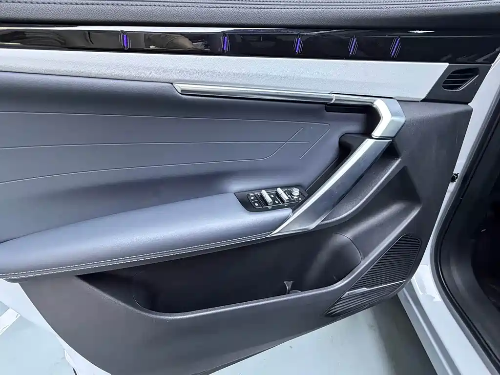 Geely Boyue L L 2024 1.5TD DCT Flagship