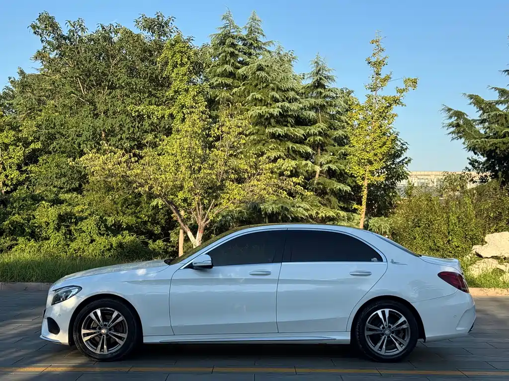 Mercedes-Benz C-Class — миниатюра 4