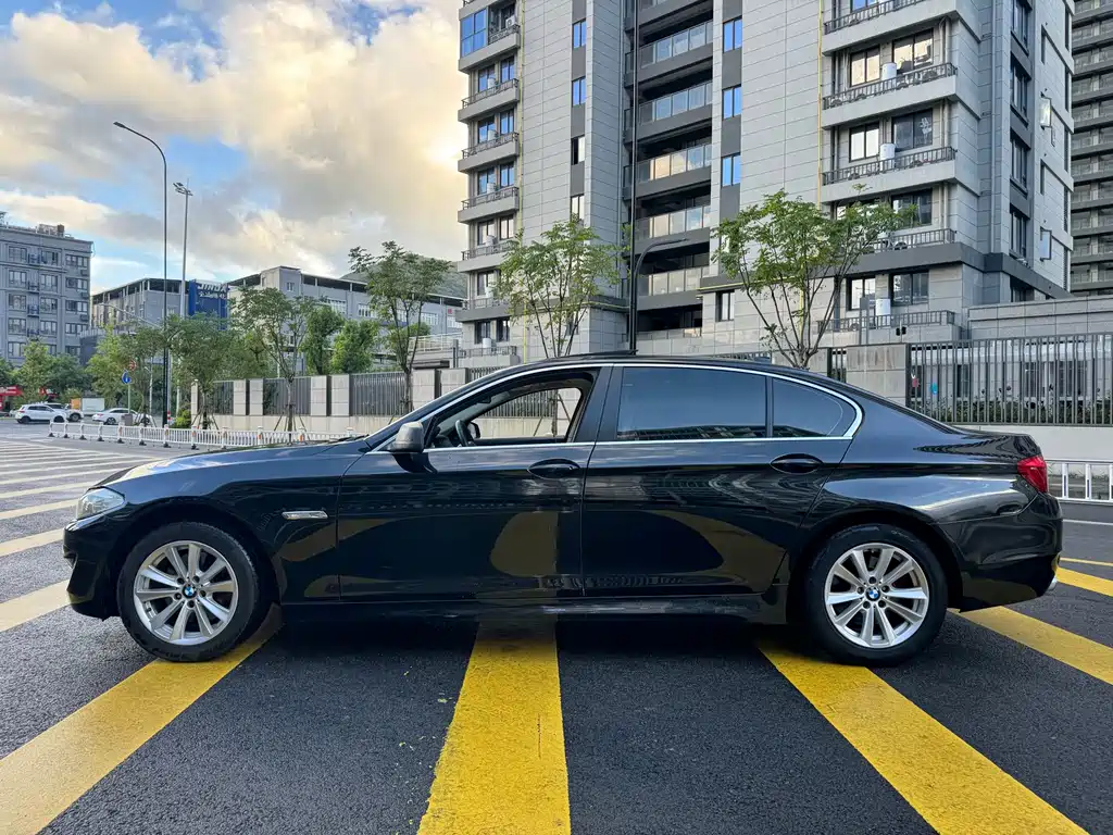 BMW 5 Series — миниатюра 4