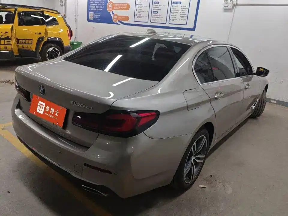 BMW 5 Series — миниатюра 8