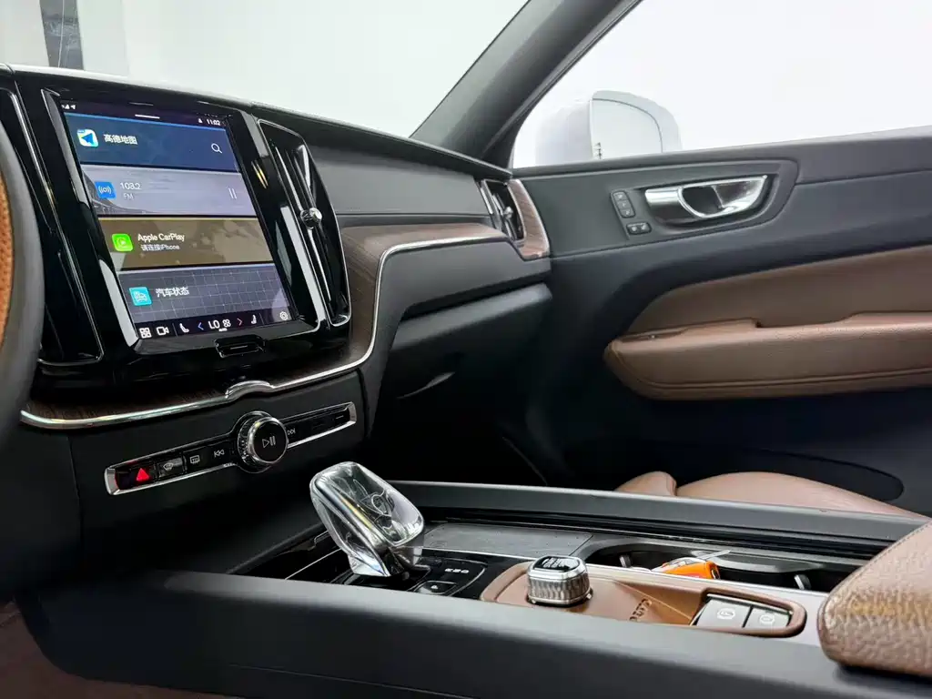 Volvo XC60 2022 B5 Luxury