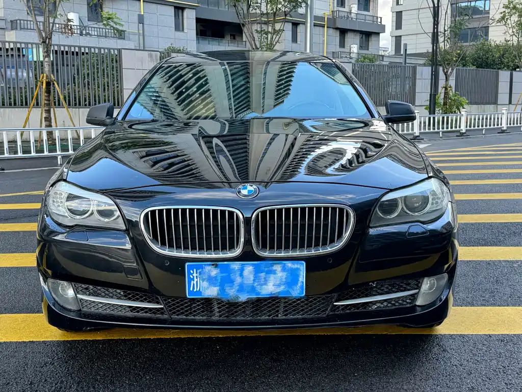 BMW 5 Series — миниатюра 17