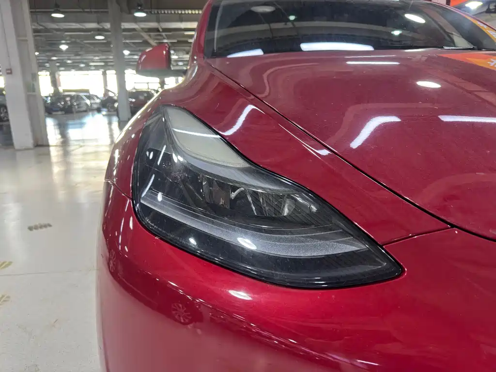 Tesla Model Y — миниатюра 14
