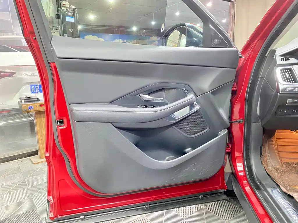 Jaguar E-Pace 2018 P200 S V