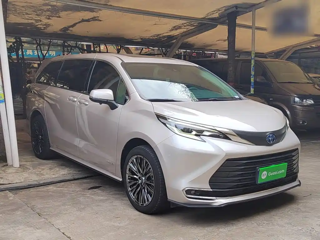 Toyota Sienna — миниатюра 4