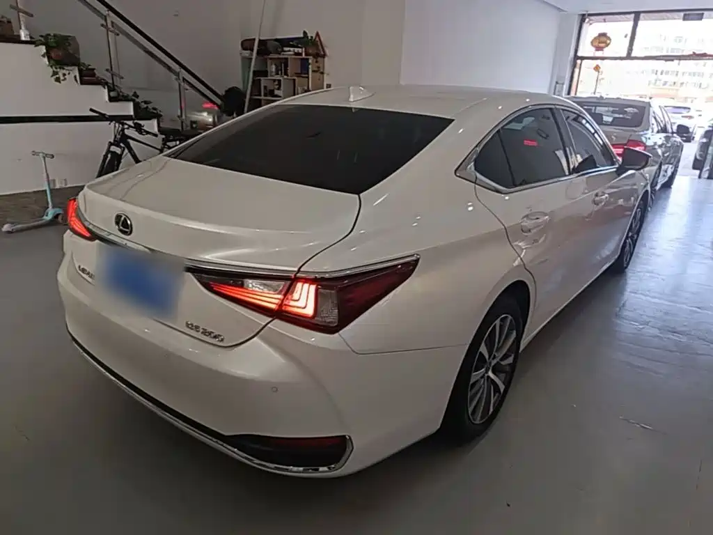 Lexus ES — миниатюра 7