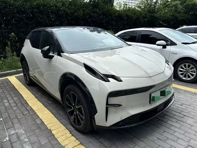 2025 Zeekr X