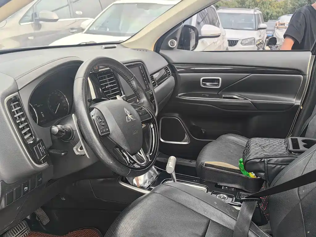 Mitsubishi Outlander — миниатюра 4