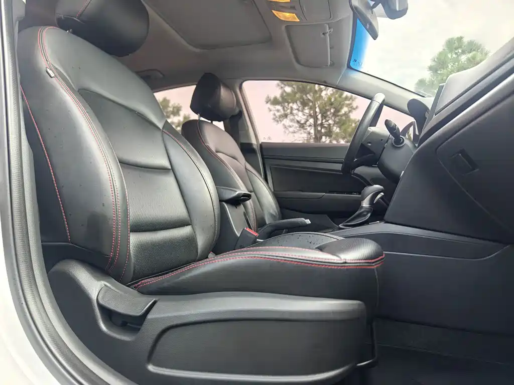 Hyundai Elantra — миниатюра 9