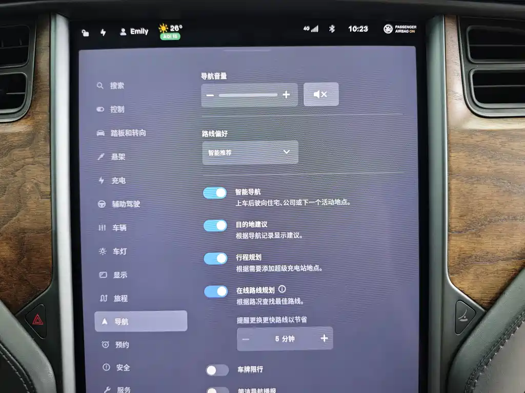 Tesla Model X — миниатюра 11
