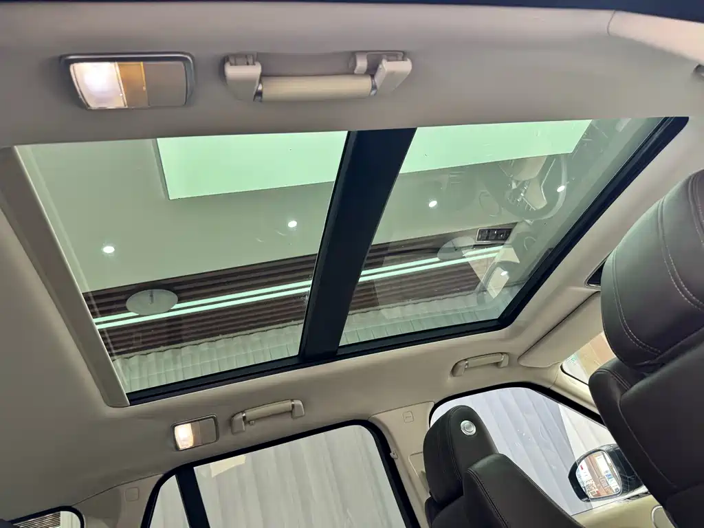 Land Rover Range Rover — миниатюра 20