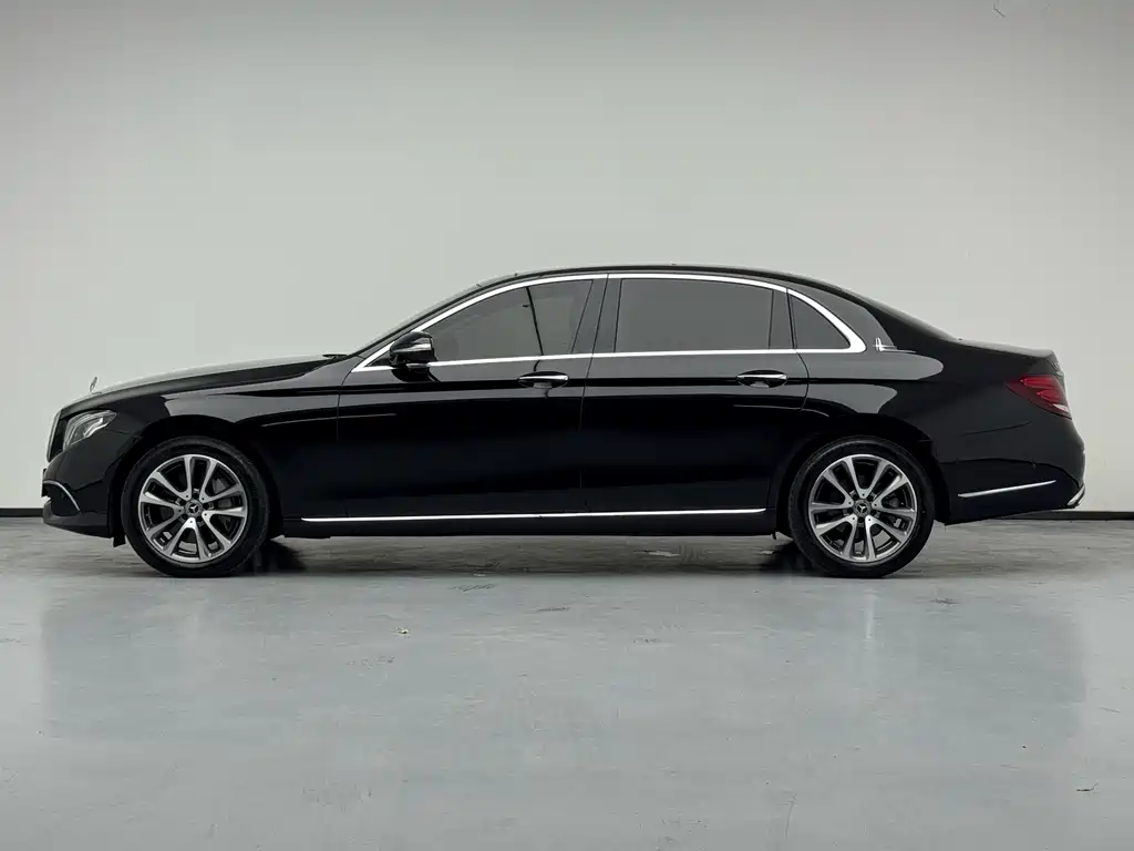 Mercedes-Benz E-Class — миниатюра 7