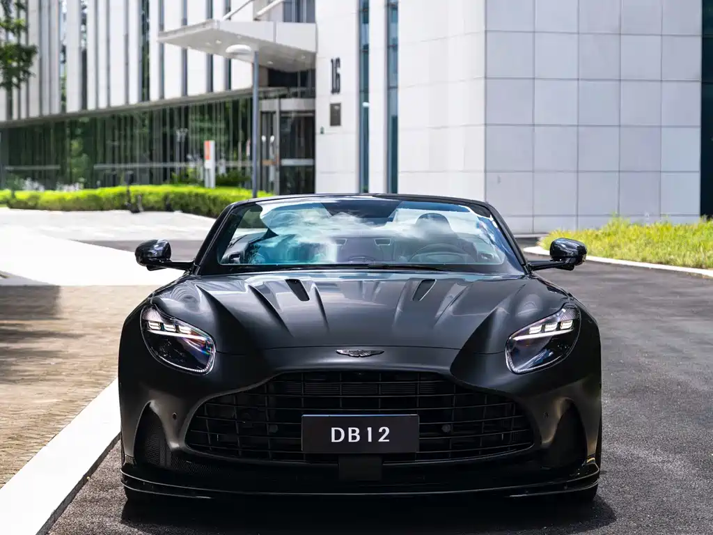 Aston Martin DB12 — миниатюра 2
