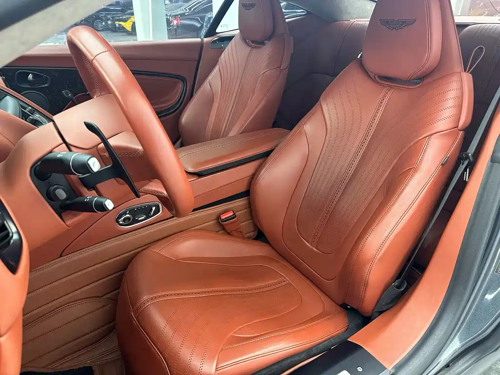 Aston Martin DB11 — миниатюра 22