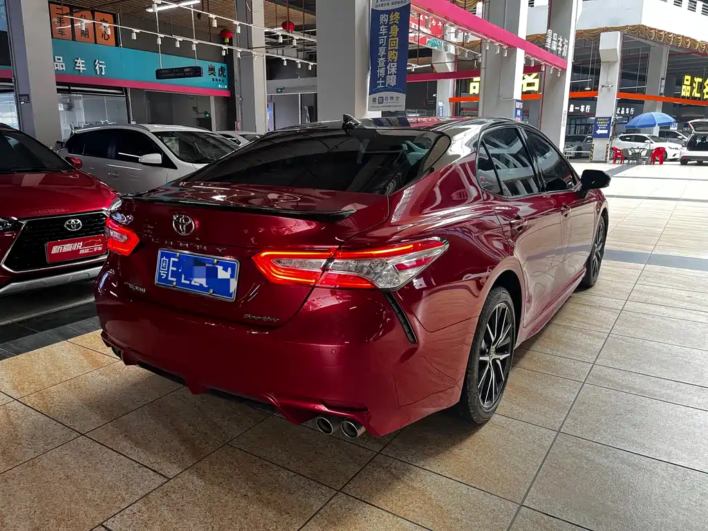 Toyota Camry — миниатюра 10
