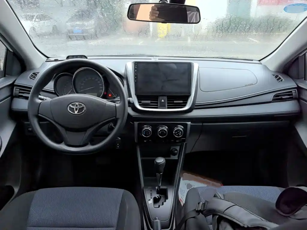 Toyota Yaris L — миниатюра 10