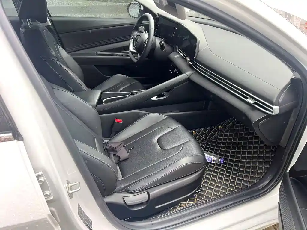 Hyundai Elantra — миниатюра 9