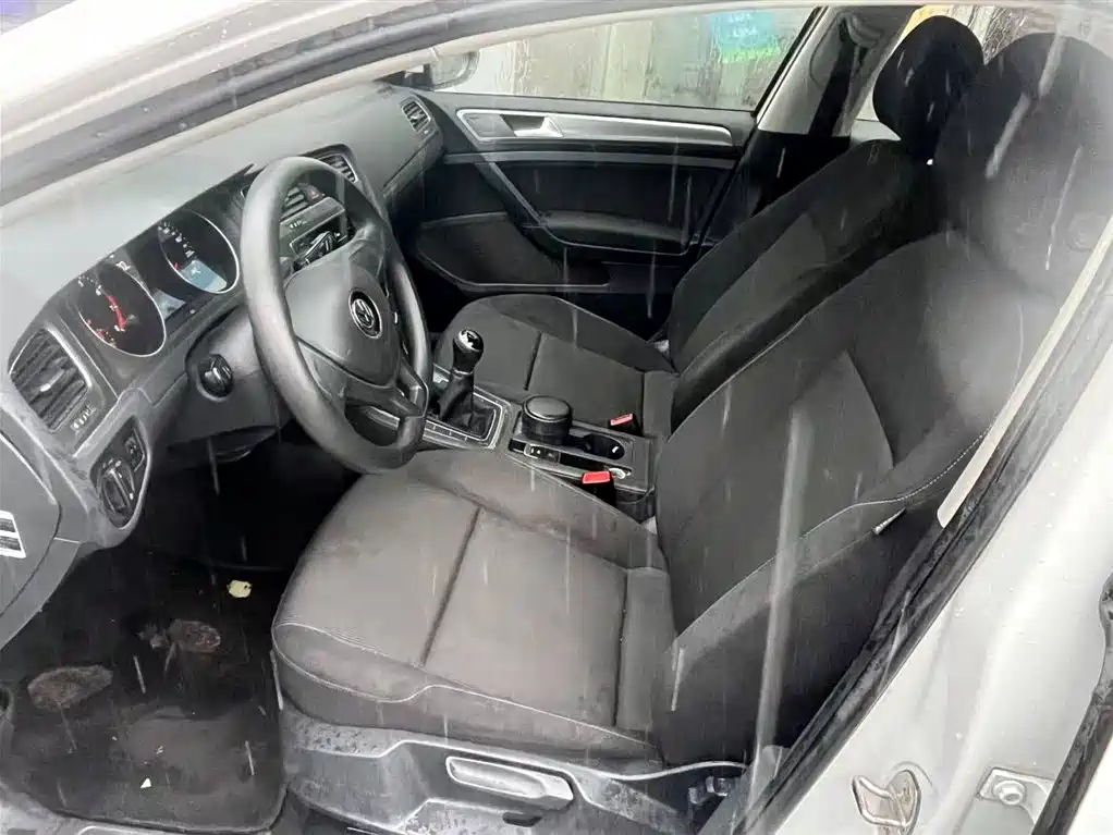 Volkswagen Golf 2016 1.6L MT Fashion
