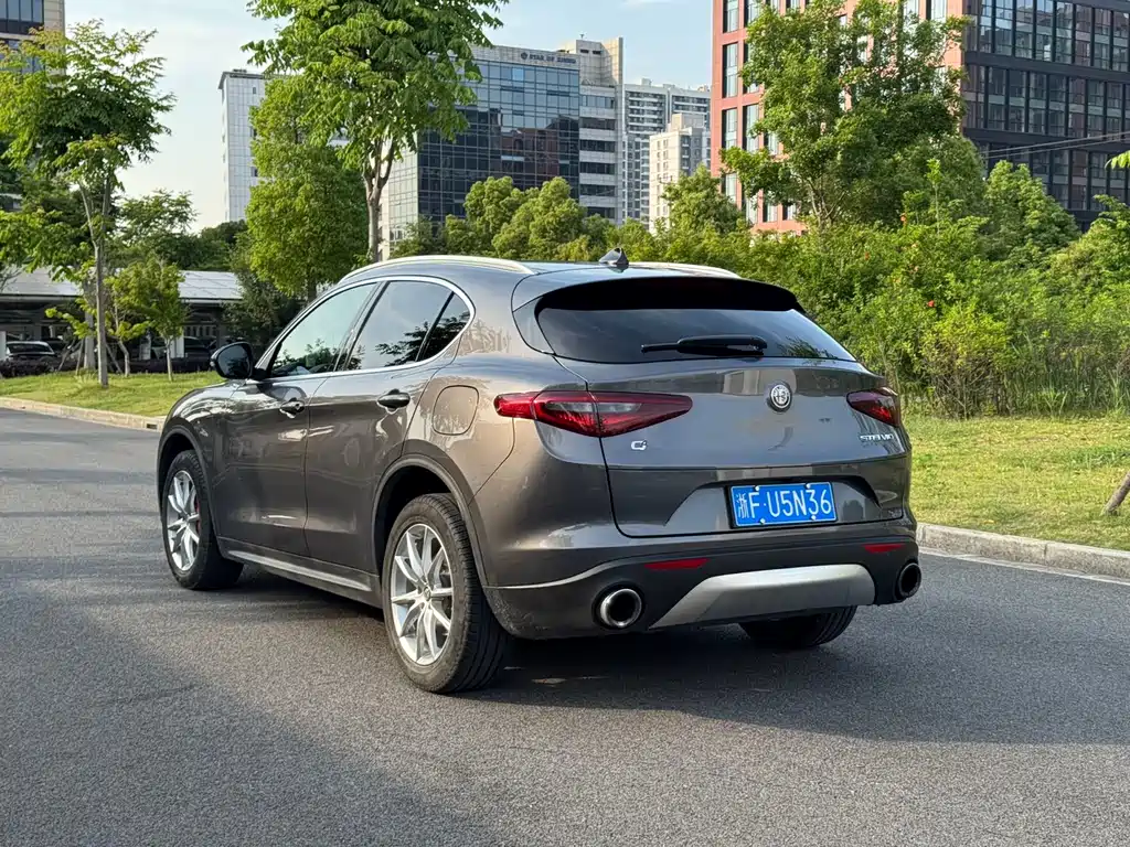 Alfa Romeo Stelvio 2017 2.0T 200HP Luxury