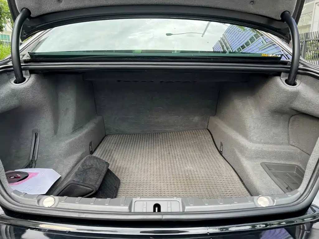 BMW 7 Series — миниатюра 29