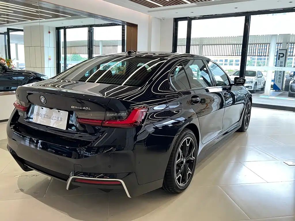 BMW i3 2025 eDrive 40 L