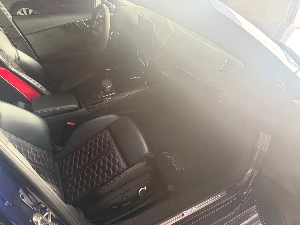 Audi RS 4 — миниатюра 6