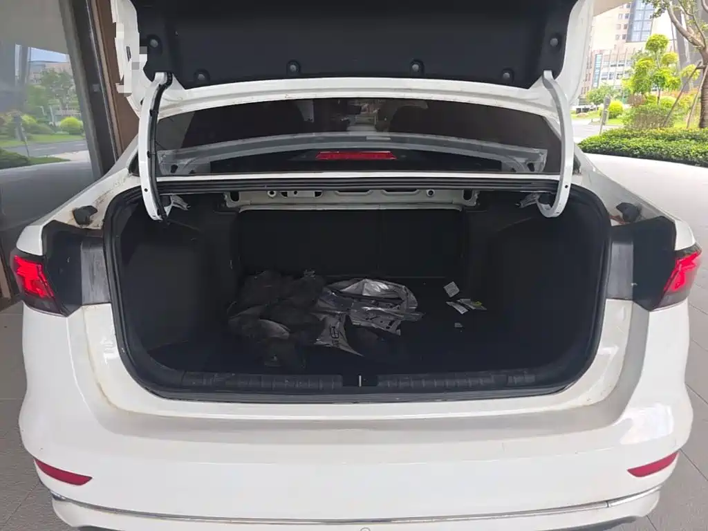 Geely Emgrand — миниатюра 19