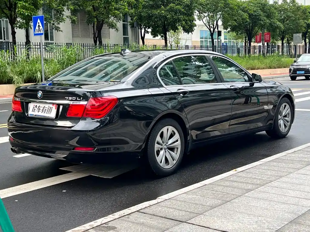 BMW 7 Series — миниатюра 2